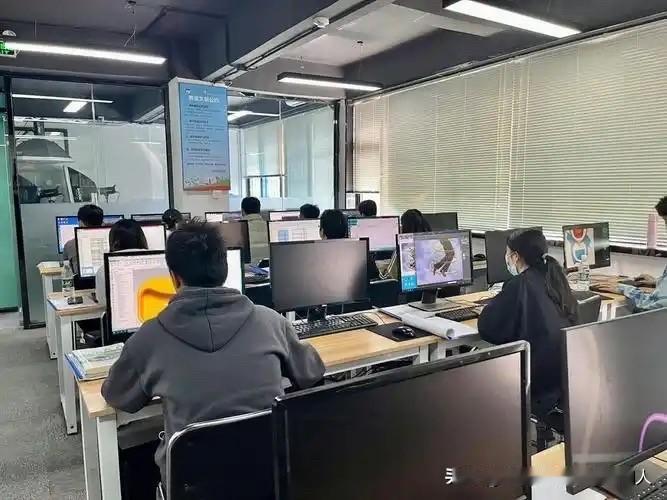 离职了，没人记得你。昨天办公室卢姐离职，在公司干了10年，平时真是个热心肠的人