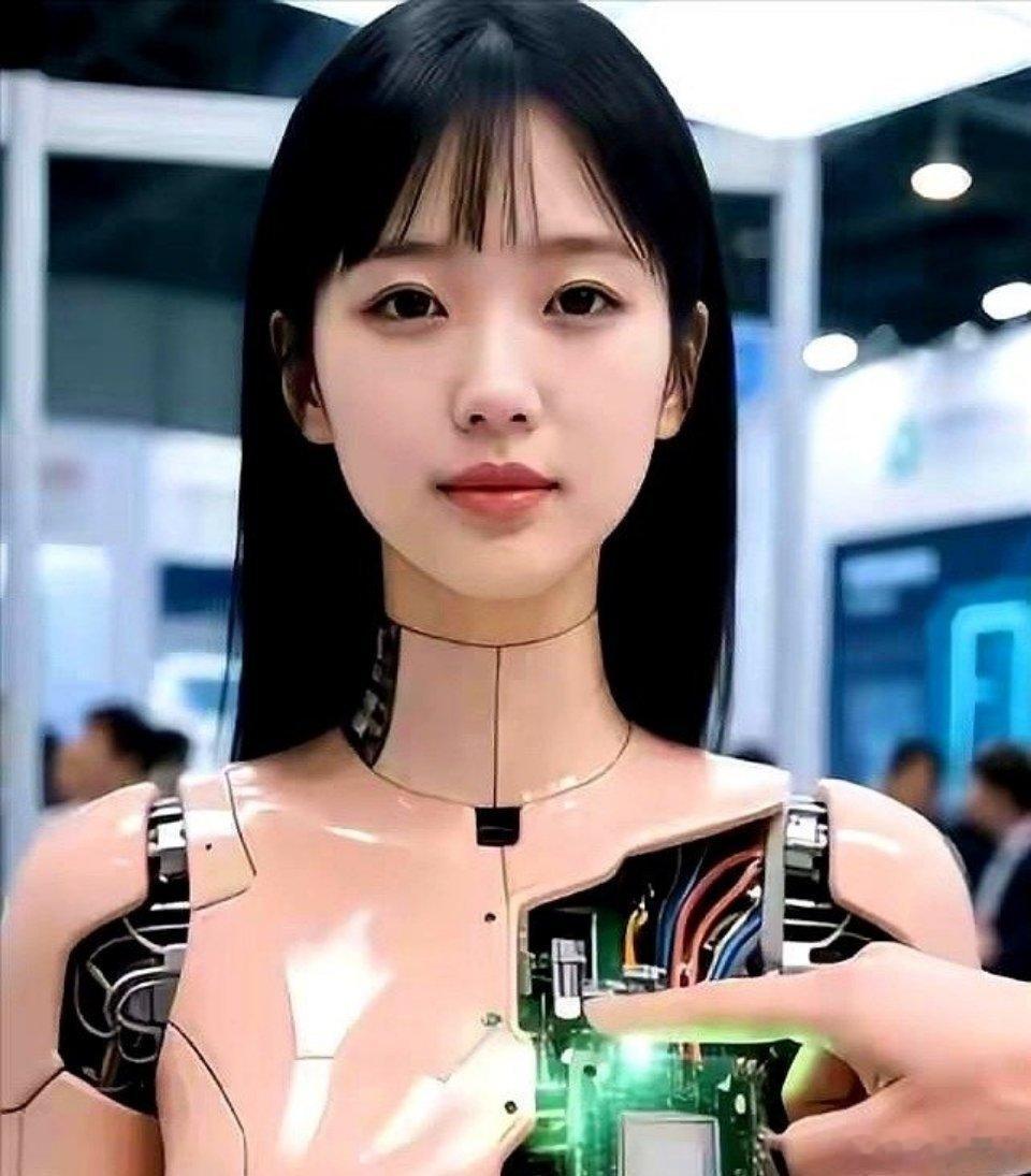一款身高168厘米、体重三十多公斤的女性仿生机器人上了京东预售，88个高自由度关