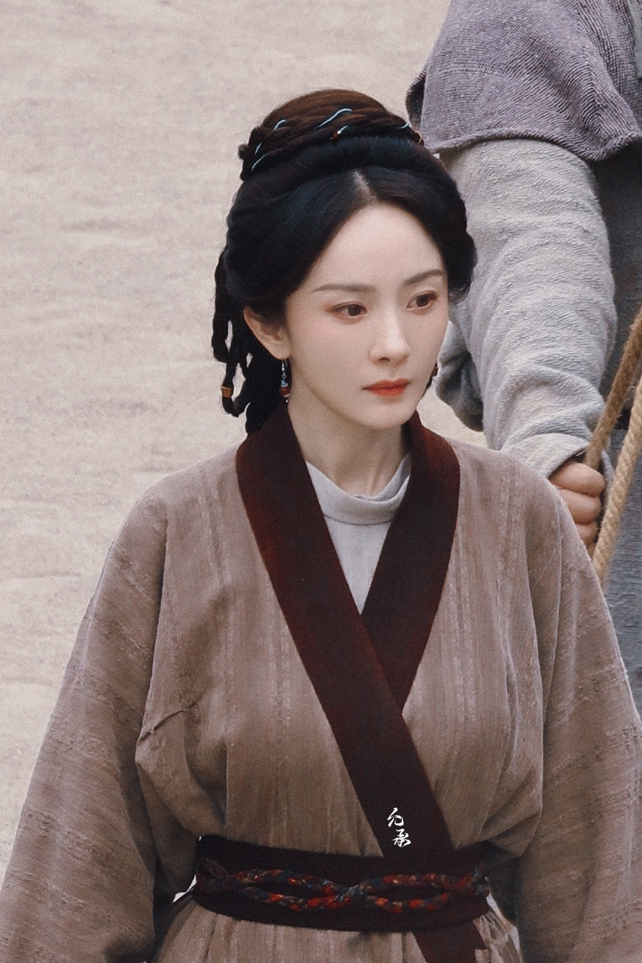 冯湮儿路透，一眼沦陷。杨幂江山大同杨幂冯湮儿杨幂冯娷杨幂