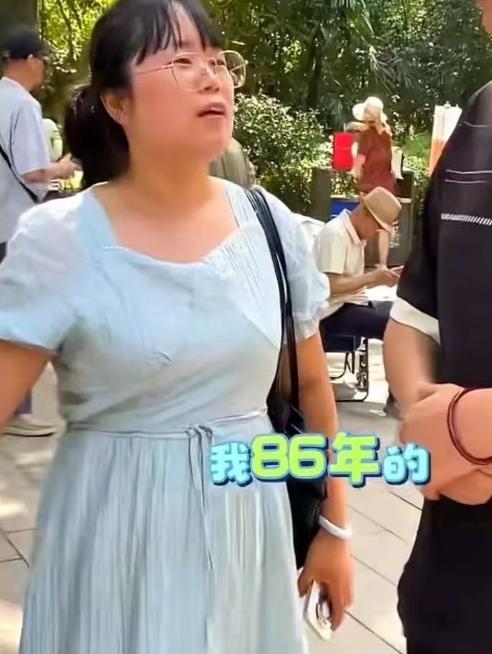 40岁大龄剩女去相亲，要求男方有房有车，这都算常规操作了。炸裂的是，她还有个条件