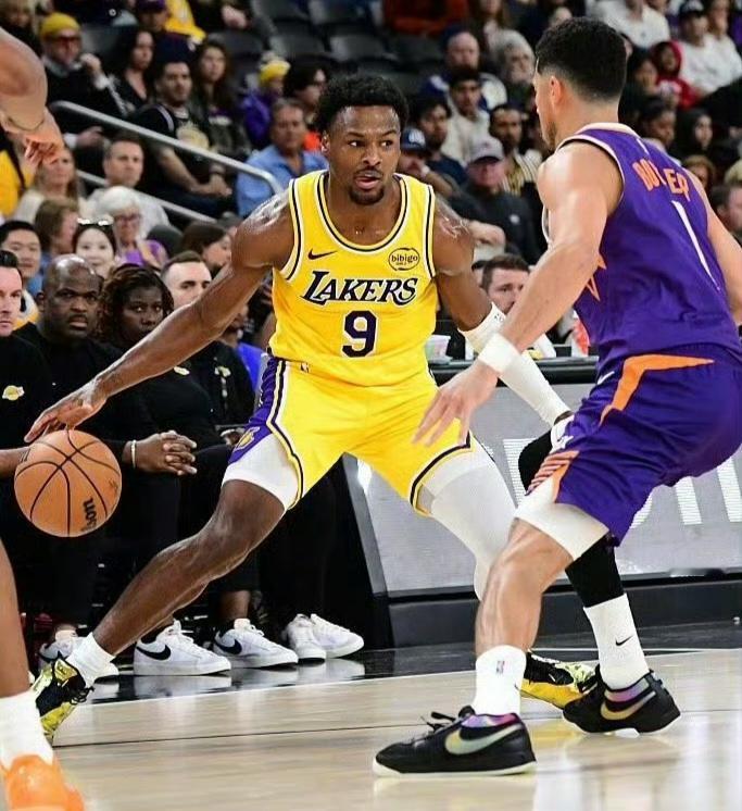 湖人大比分输给太阳，这几个人铁麻了！NBA季前赛湖人81:103大比分输给太阳
