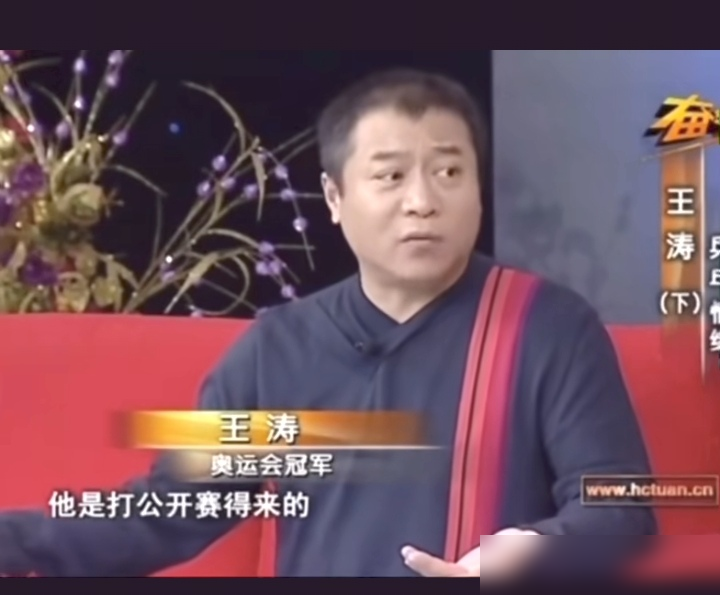 世界排名第一，被刘国梁当众骂得一文不值。2013年初，许昕刚升到世界第一，队内大循环也拿了冠军，正飘