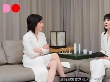 一个生活不能自理的影帝，一个身心俱疲的影后。这段外人眼中的神仙眷侣，内...