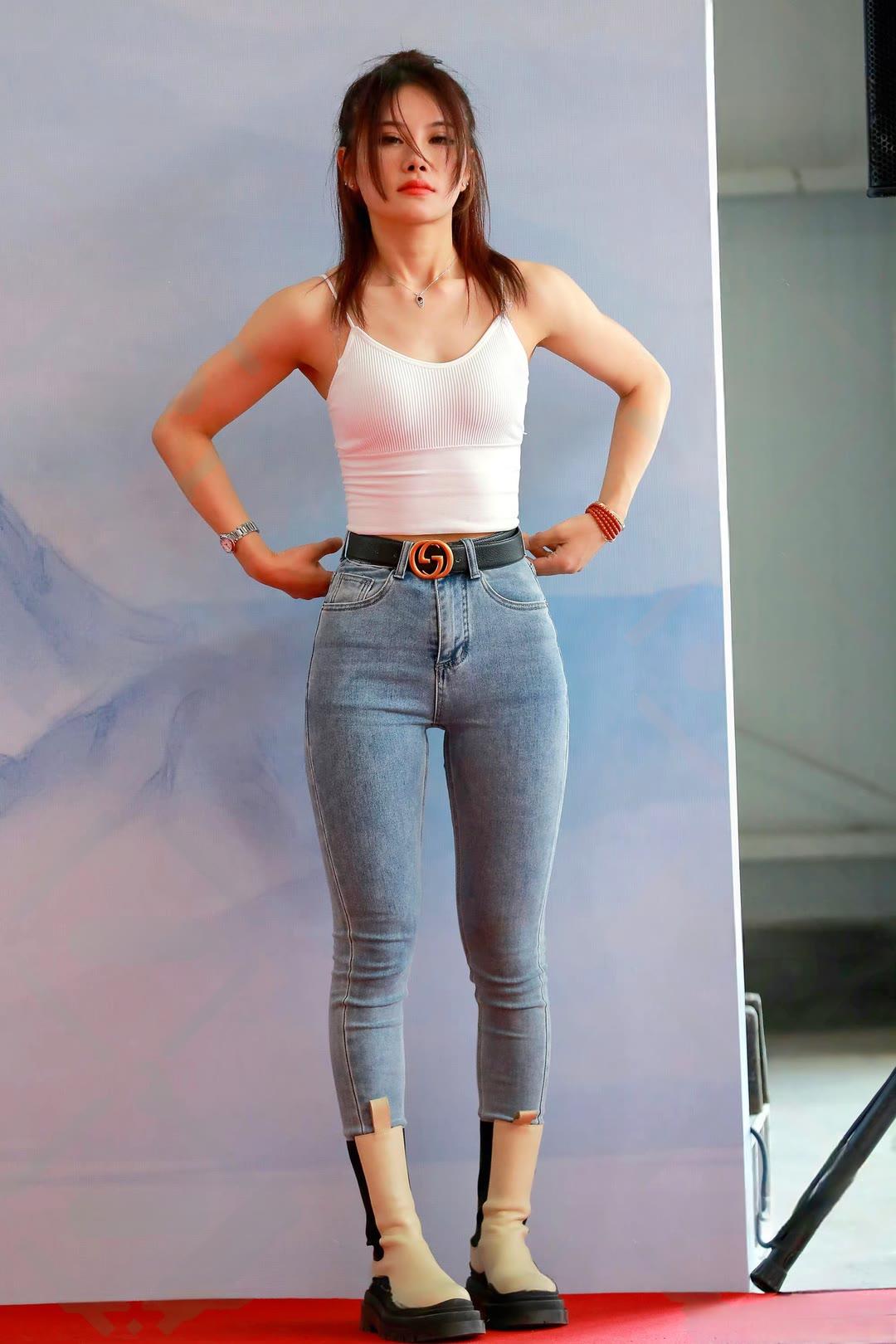 这位小姐姐好酷啊！