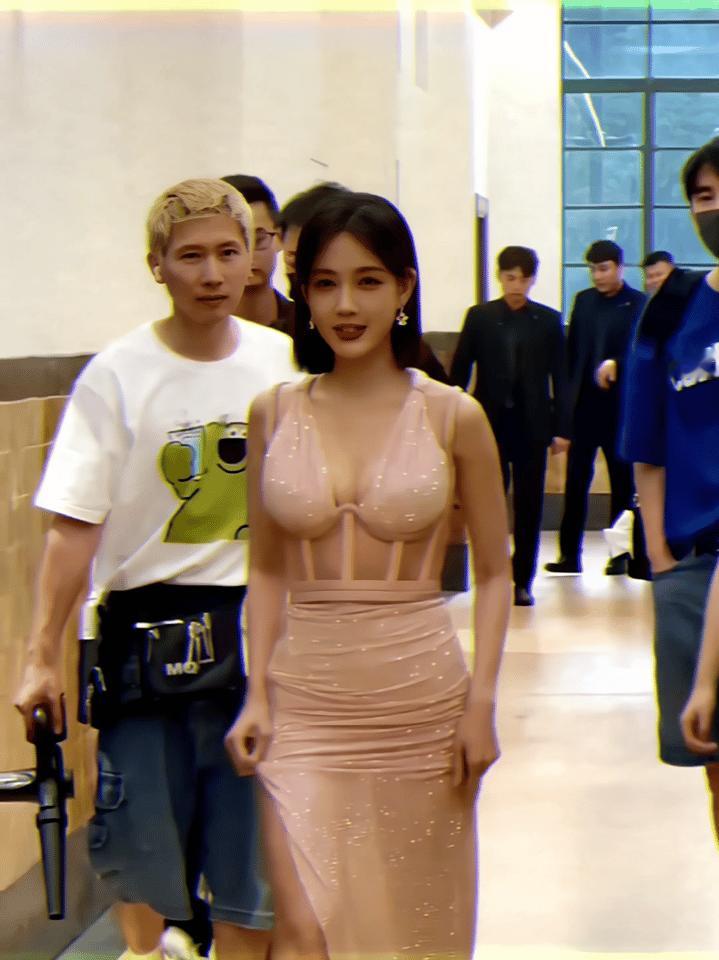 李一桐的身材也这么好，没想到吧