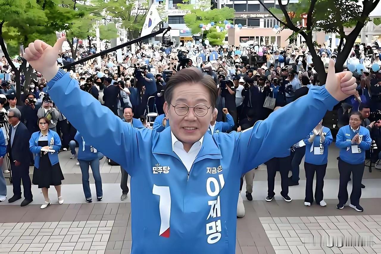 8月4号，李在明直接把开了72年的检察厅给废了。那帮检察官以前狂得没边儿，查总统