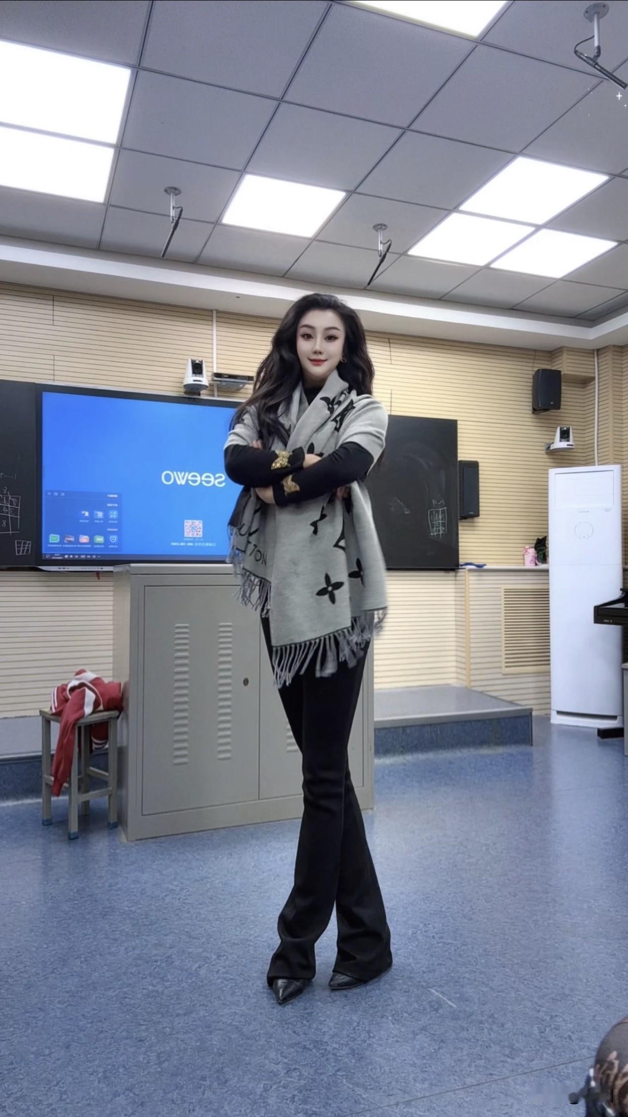 五十岁的女人还有没有魅力沉淀后的气场和从容通透的气质才最动人心弦。50岁的女人不