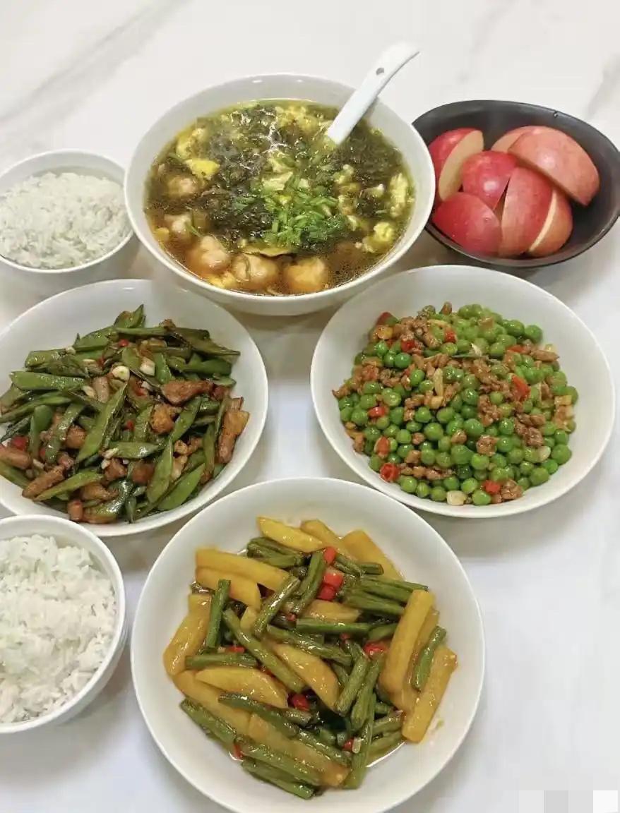 什么叫杀鸡取卵？房地产就是最真实的写照。80、90后这两代人，恰好撞上房价巅峰