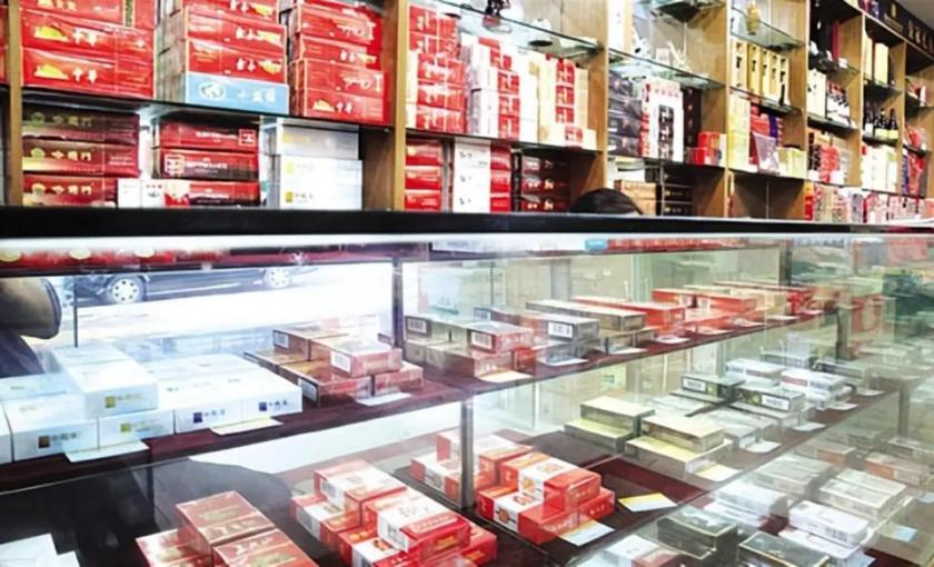 楼下小店老板一句“十块以下的没了，最低十五”，把好多老烟民整懵了。先掰扯清楚