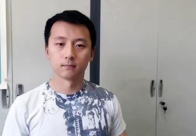 美国再乱，也比中国强”，这句话像一根火柴，直接点燃了舆论的炸药桶。谁都想不到，这