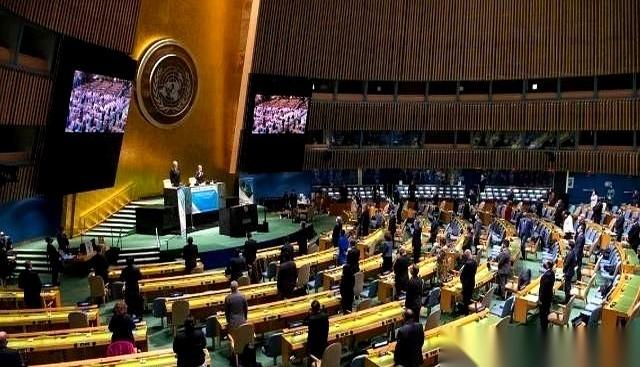 最后一秒，俄罗斯的手也放下了。全场都以为他要抬手投反对，结果，跟咱们中国一样，