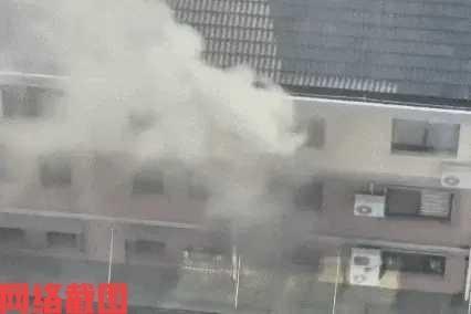 浙江嘉兴有女子在家做午饭，锅里还炖着肉。此刻女子听到外面有可免费领鸡蛋的声音