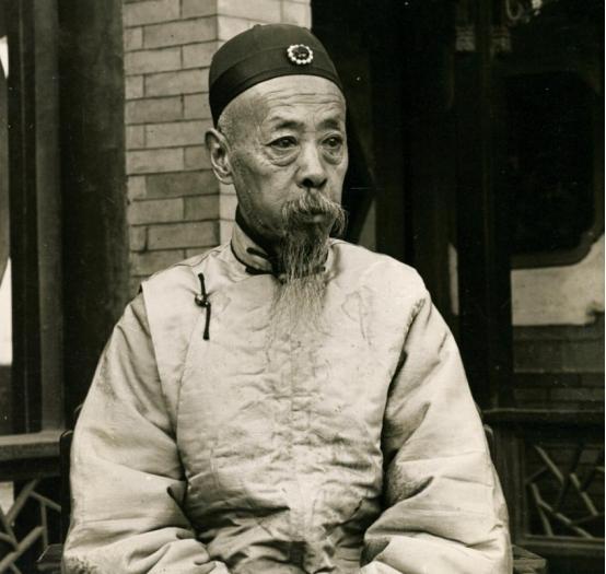 晚清有个王爷，大清还没亡，就把712.5万英镑（相当于现在的200多个亿）存进了