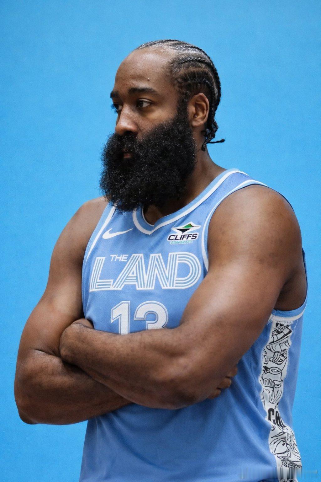 哈登37岁生日快乐!3届得分王2届助攻王1次MVP6次一阵NBA历史75大生涯总