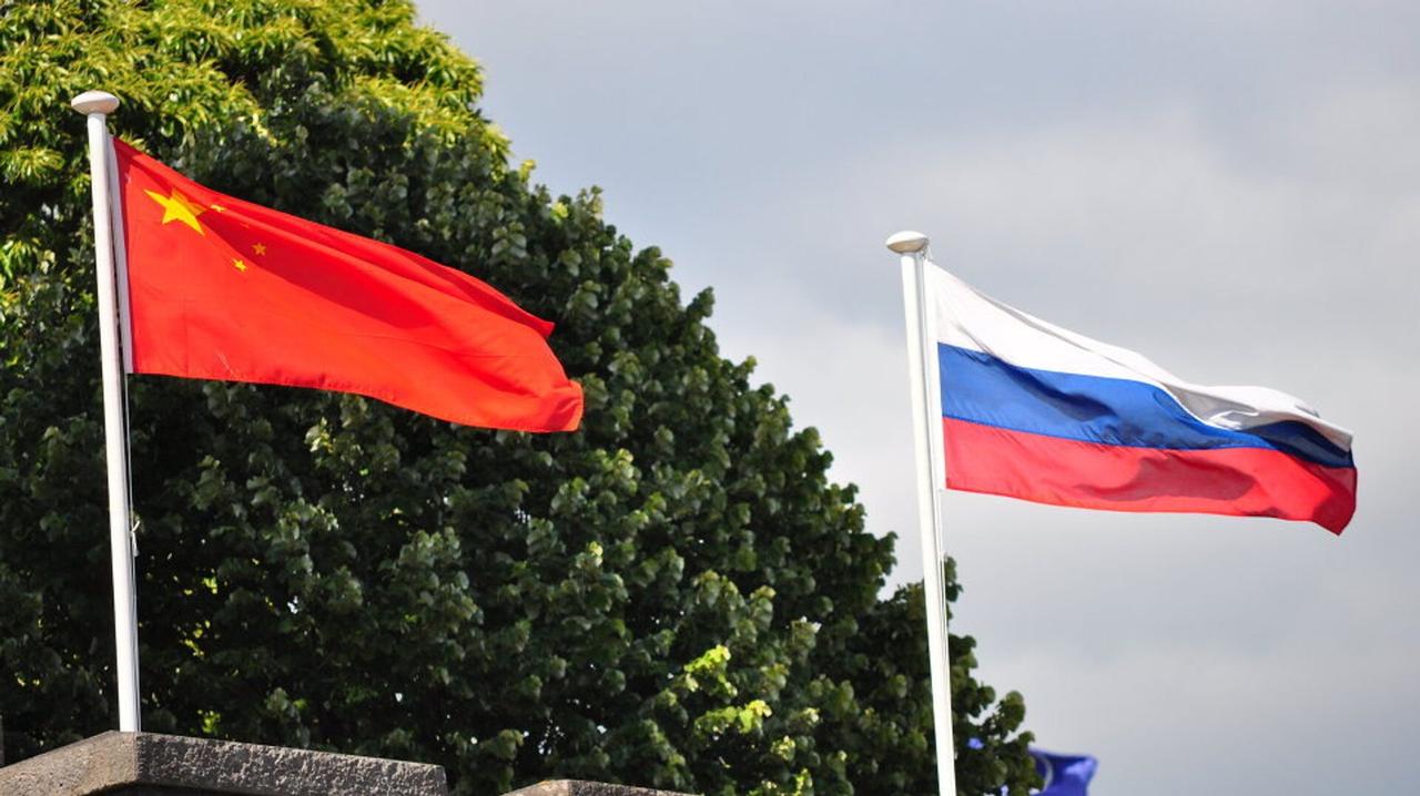 美国这次真的慌了！看到中俄签署了联合声明，而且内容非常直接，美国高官就表示，中俄