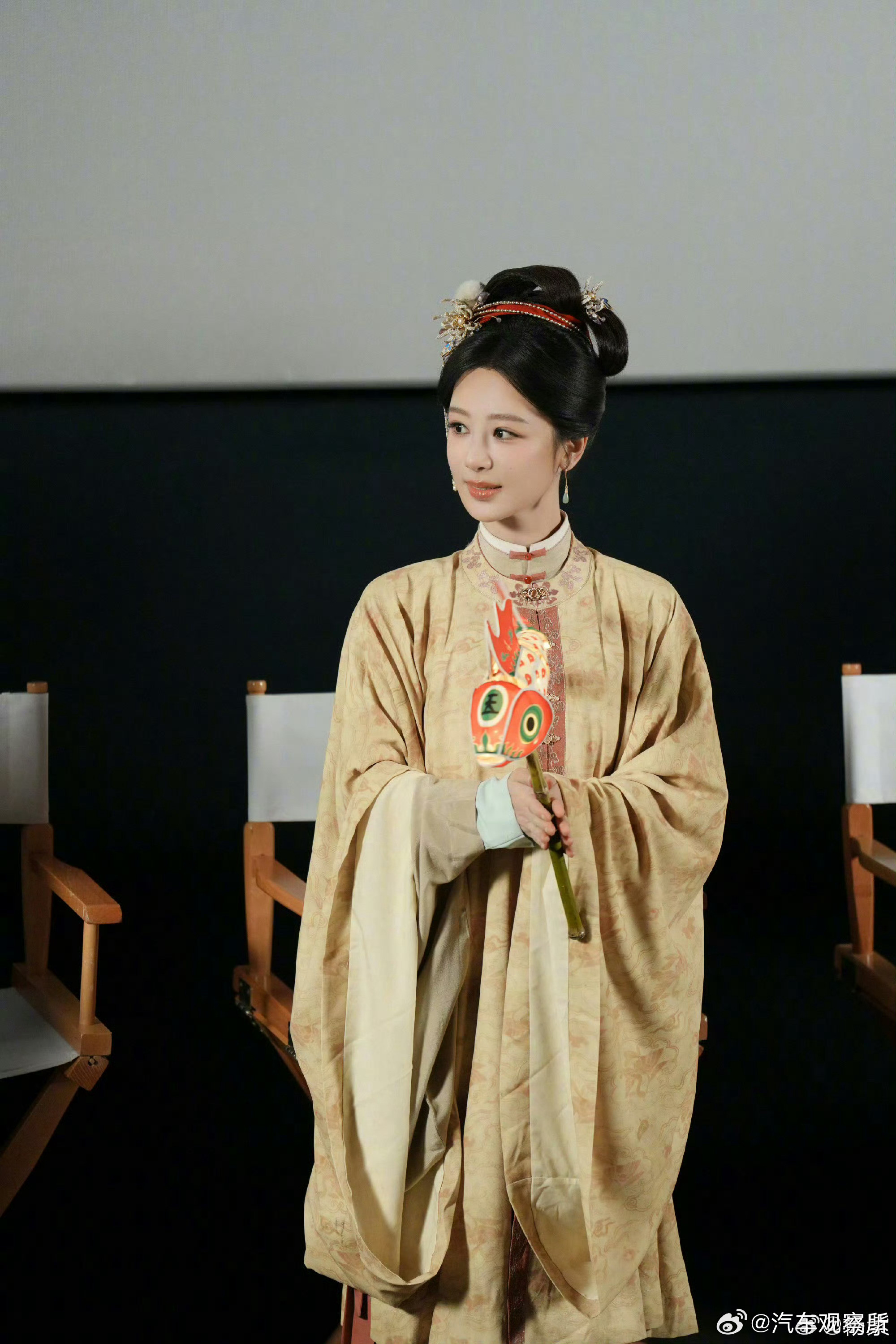 【杨紫晒家业大合照】杨紫晒家人团聚5月25日，演员杨紫在社交平台连晒6图，其中