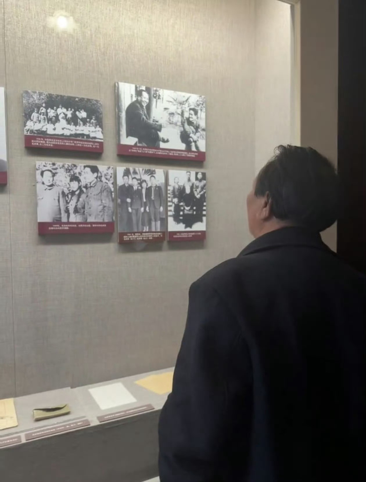 特别像我们的一位故人。