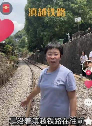 年近五十的蒙曼现在已经长成这样式的了，恕我直言，这个大才女在婚姻问题上这辈子应该