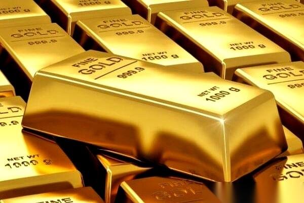 连续11个月，咱们央妈成了全球最大的黄金买家。一边还在不动声色地抛美债。你品