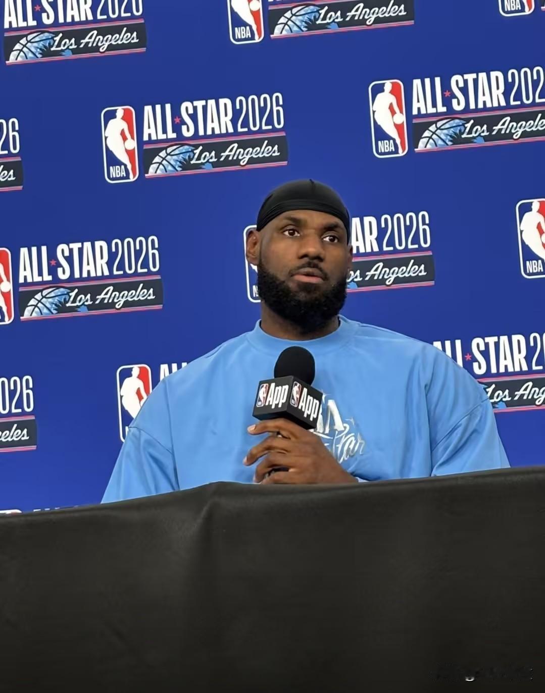 詹姆斯已经在为自己退役买球队做准备了，詹姆斯亲承对买一支NBA球队很感兴趣！N