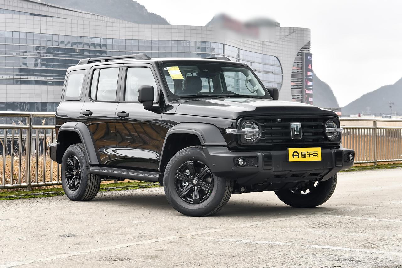 20万买方盒子越野车，别光看颜值！我到店体验+试驾对比后，给你们说点实在的