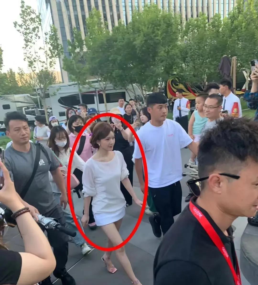 不是，她现在这么不上镜的吗？