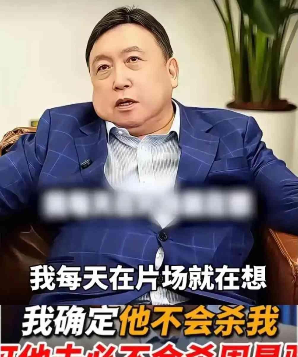 三合会的刀子在化妆间里比划，周星驰的脸比韦小宝还白。那年香港电影圈的黑帮勒索，