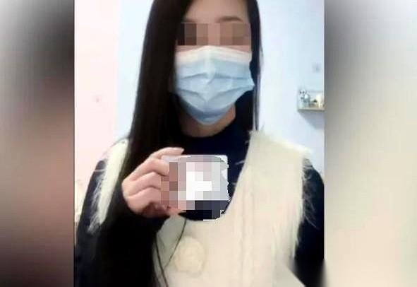 凌晨的酒店房间里，聂某翻了个身，裹紧被子打起呼噜。床头柜上的手机屏幕突然亮起，泛