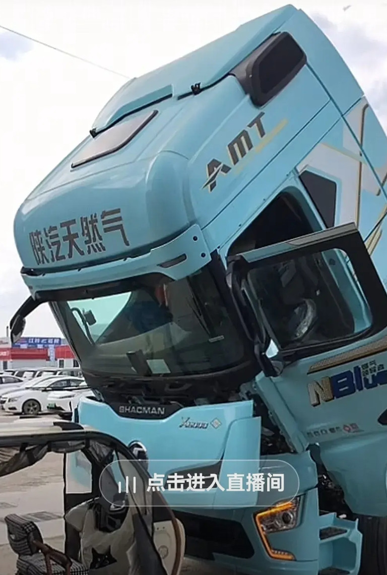有些营销真的是灾烂，因为对撞卡车的事情，现在网络上已经出现类似这样的直播了，直播