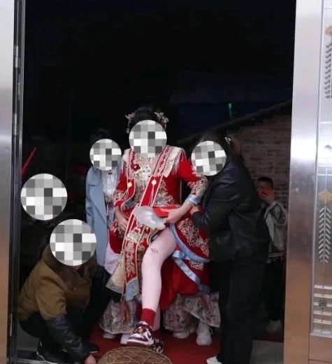 婚礼结束拿到底片看天都塌了?[捂脸哭][捂脸哭][捂脸哭]