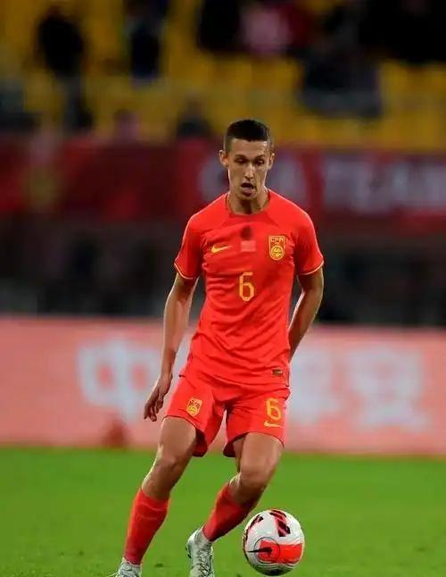 依木兰有希望在U23亚洲杯成为中国队中场核心，依木兰此次熊猫杯复出表现有亮眼也有