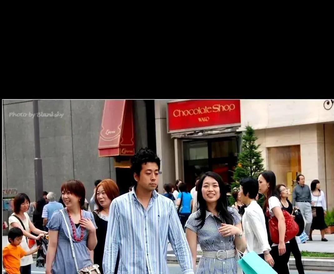 “打入敌人内部”中式玩笑吓坏日本人。最近一名加入日籍的中国人，为了炫耀，在网上上
