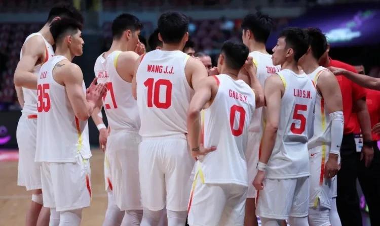 虽然中国男篮在亚洲杯首场比赛中惊险击败东道主沙特队迎来开门红，但全场比赛中国男篮