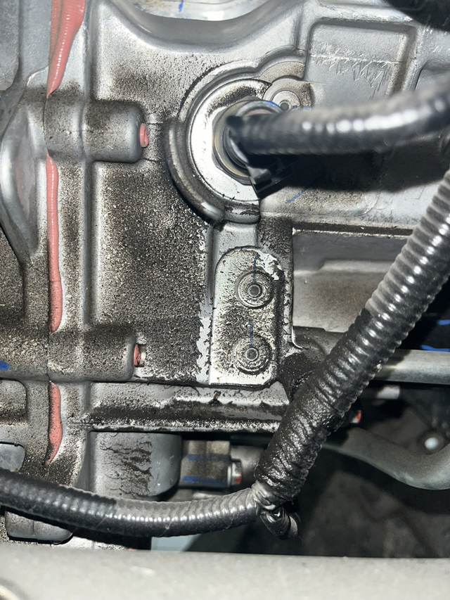 不到一年的车一万多公里，变速箱漏油，减震器异响，关键是检查不出是哪里漏油相信民