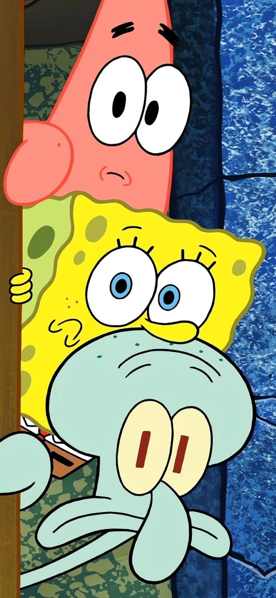 发现一张宝藏壁纸！饱和的黄、粉、青蓝撞在一起，像汽水泡泡噗地冒起。三位卡通角色从