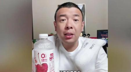 “中国国足球员的薪水已经降到日韩的三分之一了！再降还咋踢啊？”4月初，前国脚徐亮