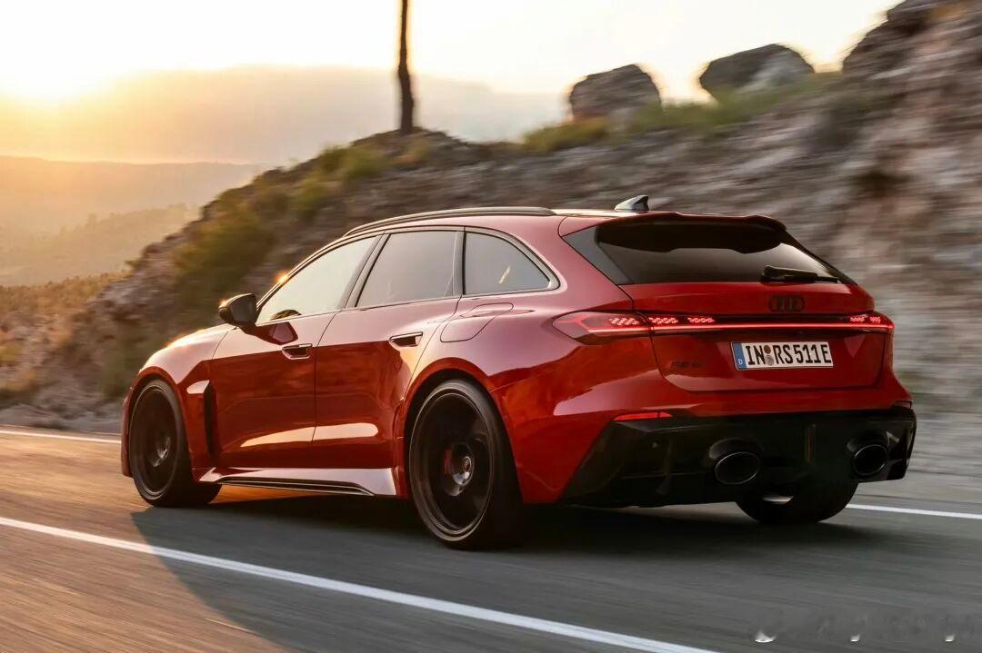 奥迪RS5sedan/avant正式发布！车身宽度相比普通版增加了90mm，这