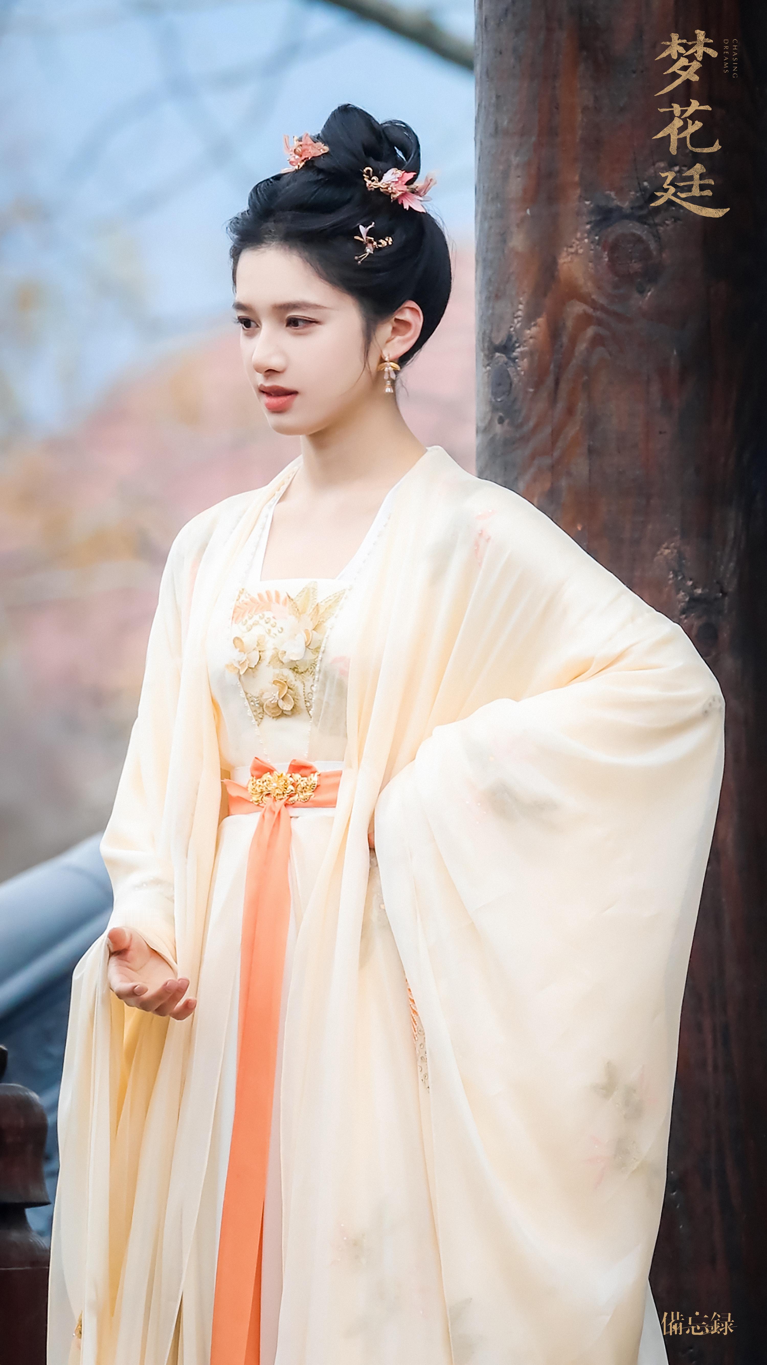 张婧仪张凌赫张婧仪情人节短片在复制粘贴的时代，你是手写的诗