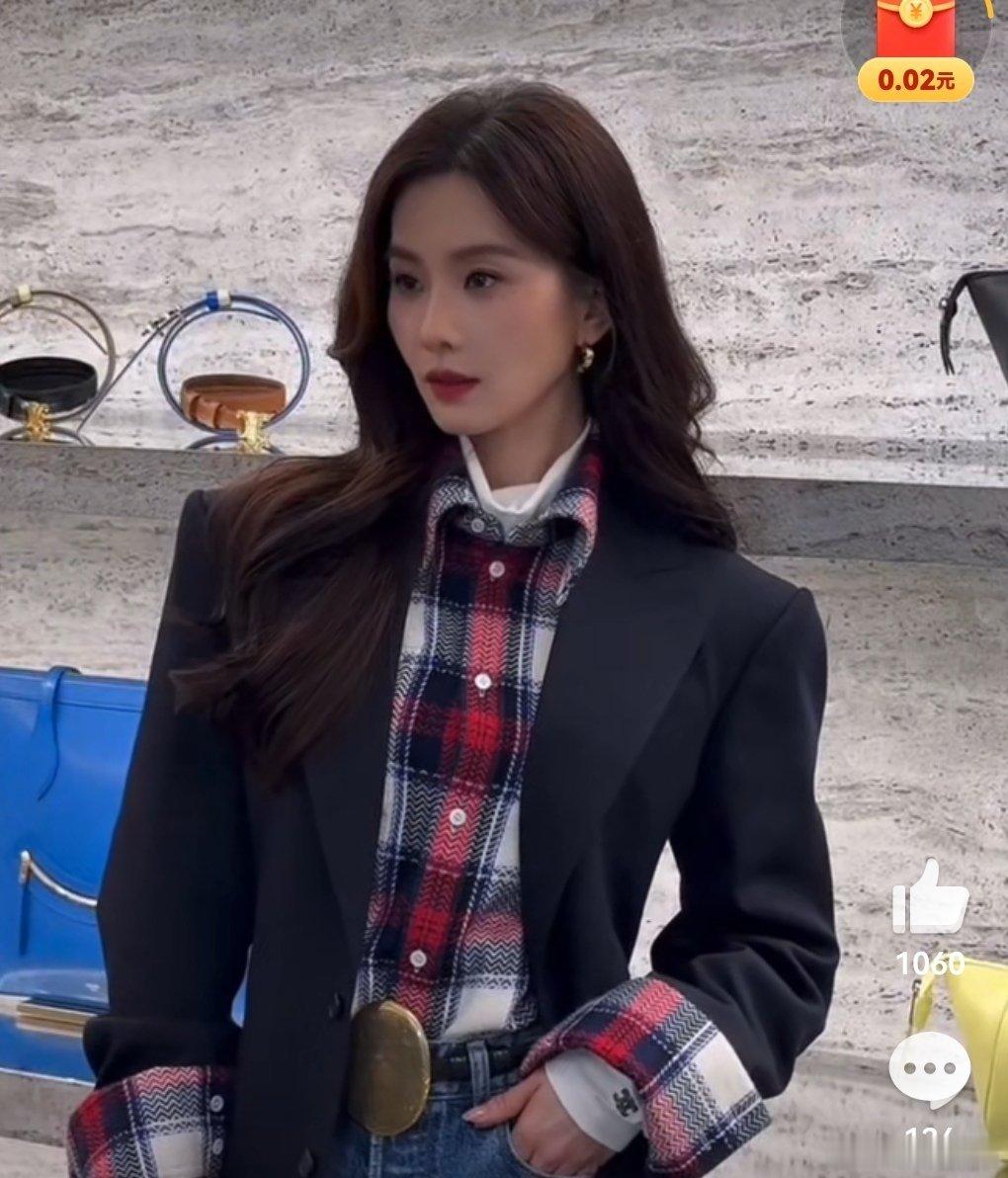 老姐身材穿衣服好看但这个衬衫就是很土很难看