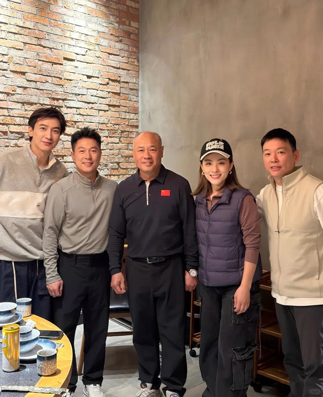 中国体操界的''顶流''聚会照：C位面色红润的体操王子李宁职业生涯共获一百多