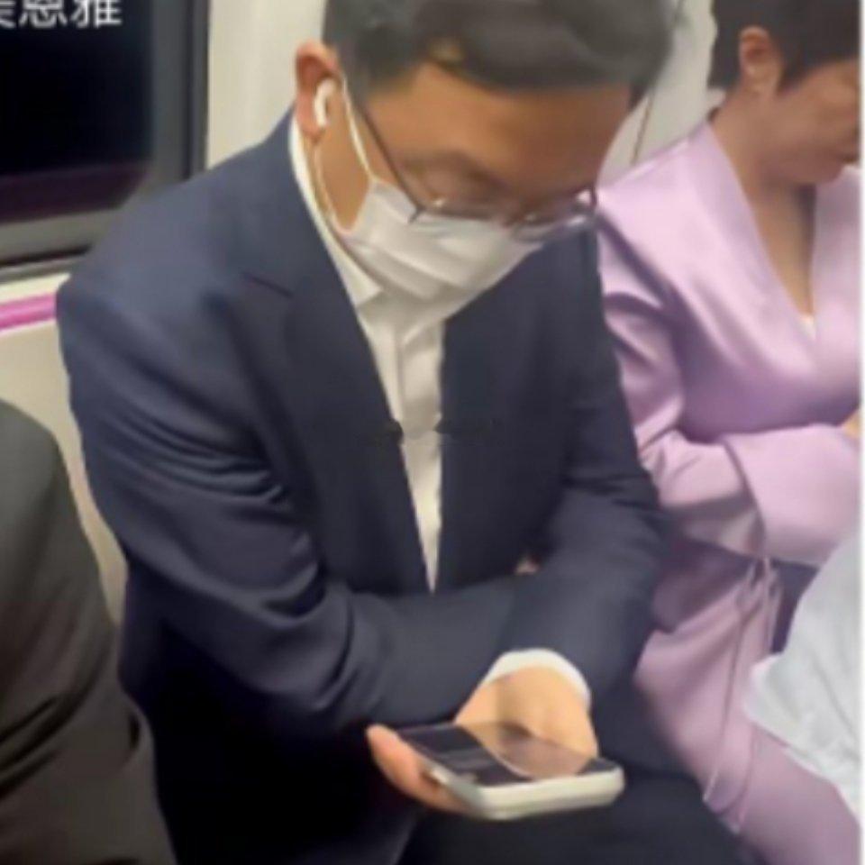 拍照角度真好！我建议立马辞退这种溜须拍马之人
