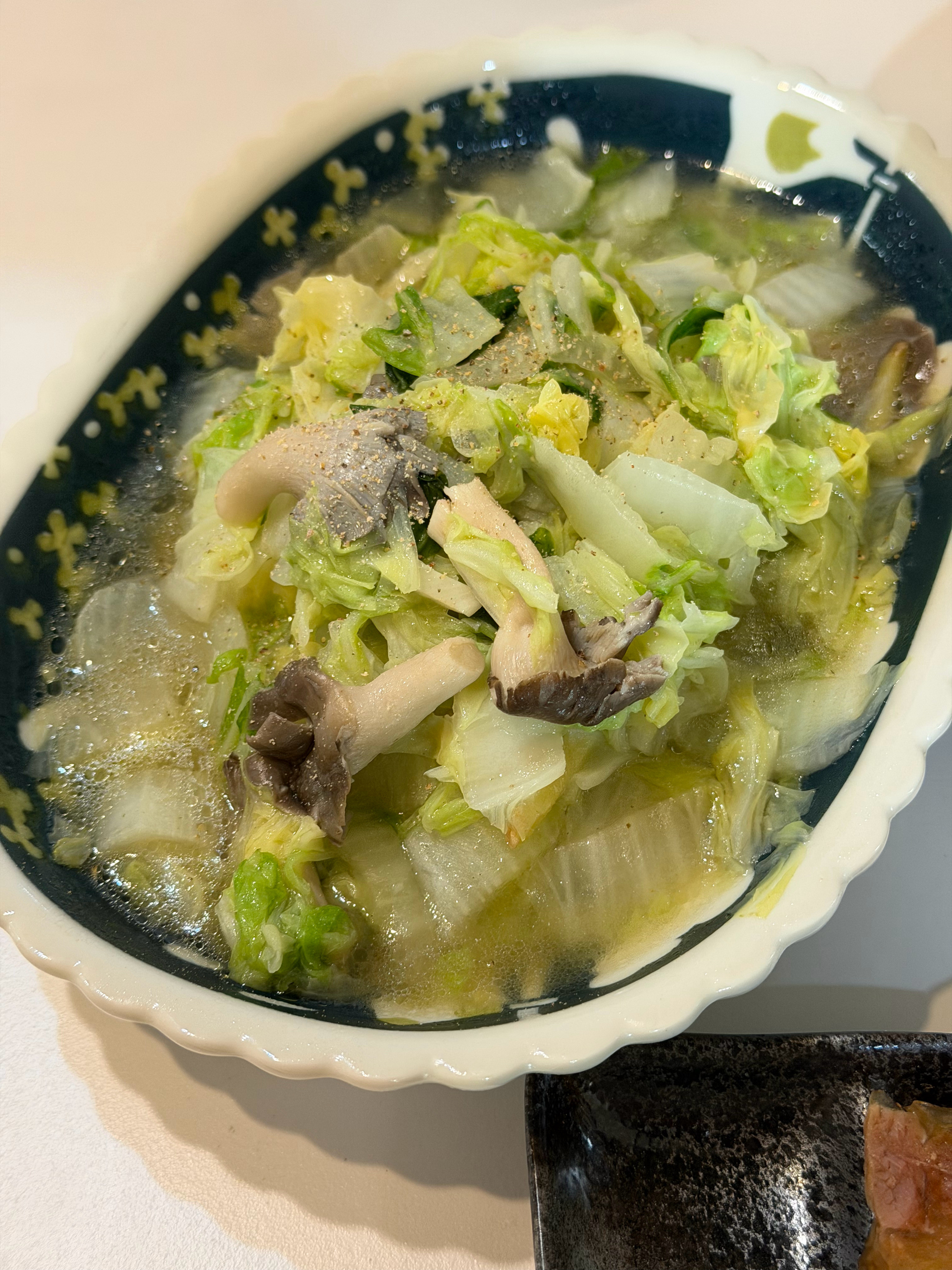 吃午饭[大笑][大笑][大笑]梭子蟹海带豆腐汤，垛子牛肉、炒杭白菜。​​​