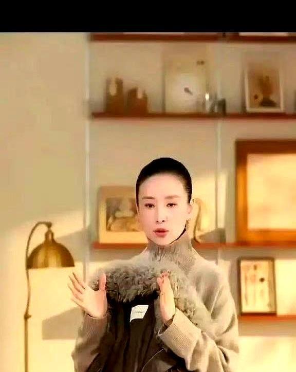 直播越安静，赚钱越凶猛。董洁撕开了这个行业的底牌。她直播间不喊“三二一”，不