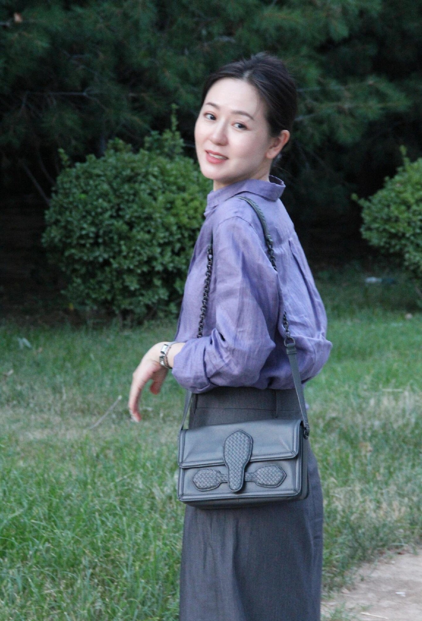 买了一件新衣服，都说穿了有点显老，你们说说，真的很显老吗？