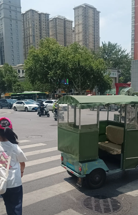 今日7月1日，是西安严查电动车的第一天，但是早12点左右，去北郊的龙首村和纬二十