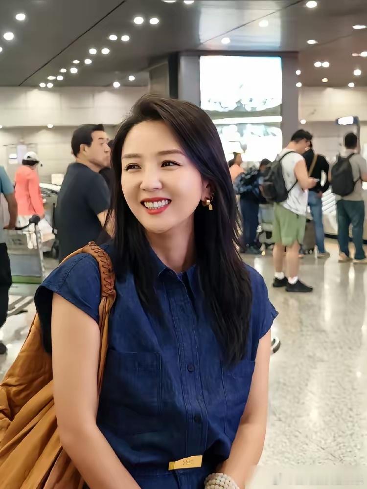 何洁这次是真狠，直接承认砸了几十万做医美，结果全打了水漂。最后瘦到90斤，靠的不