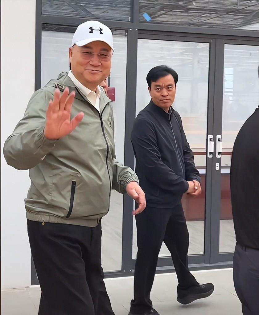 "唐僧"迟重瑞，最近在河北保定被网友偶遇了。这一露面，网上炸开了锅。不为别的，