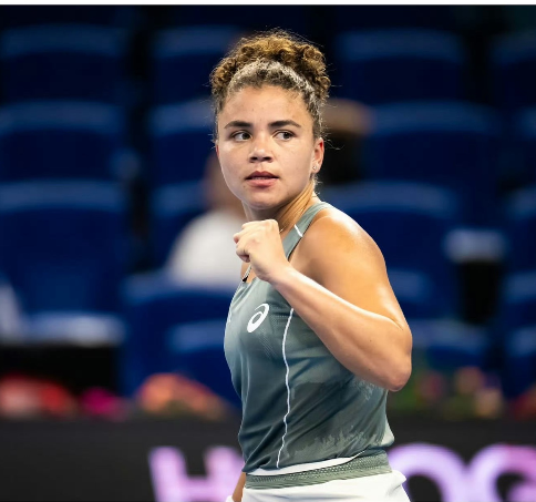 保总威武！首盘逆境中拿下抢七；但最后功亏一篑。首盘前6局双方各自保发3-3；