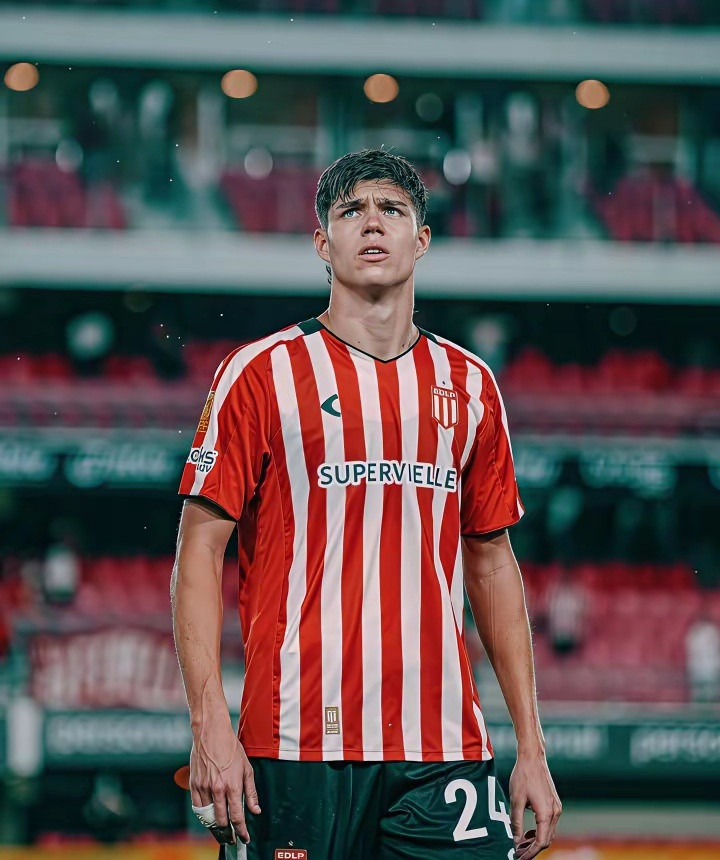 托马斯·帕拉西奥斯已进入阿根廷国家队的考察名单，教练组正在密切关注这位中卫。（F