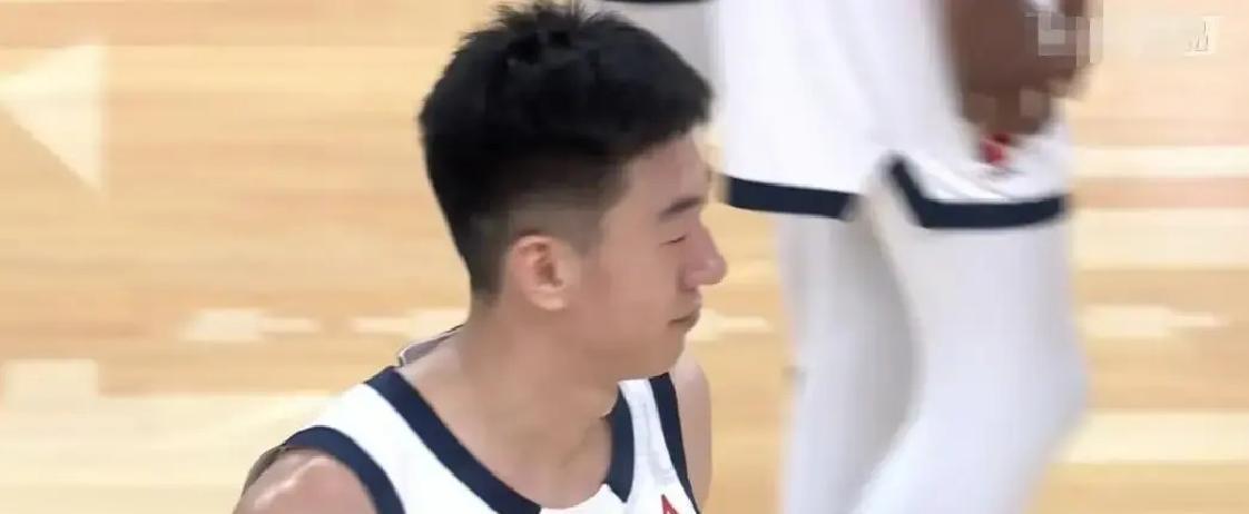 肘击+停赛，CBA又打起来山西外援迪亚洛一肘砸在王少杰胸口，裁判回看两分钟